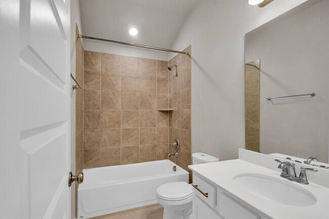 Building Photo - 2421 Bear Crk Dr