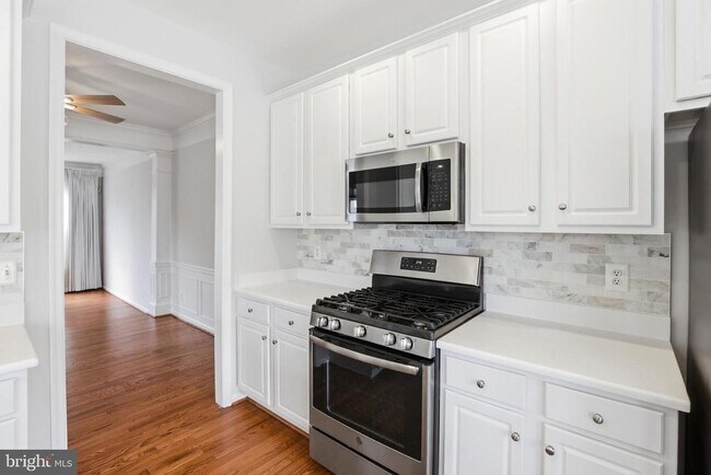 Building Photo - 6137 Manchester Park Cir