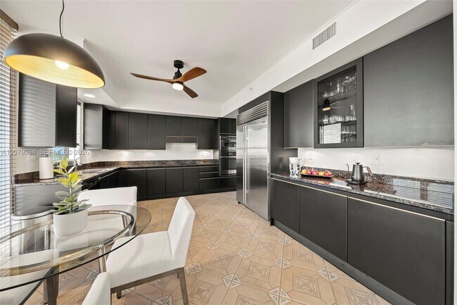 Building Photo - 789 Crandon Blvd