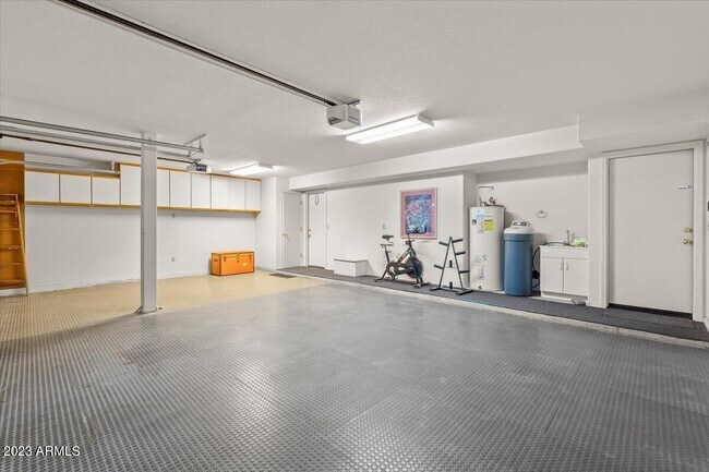 Building Photo - 4326 E Rancho Tierra Dr