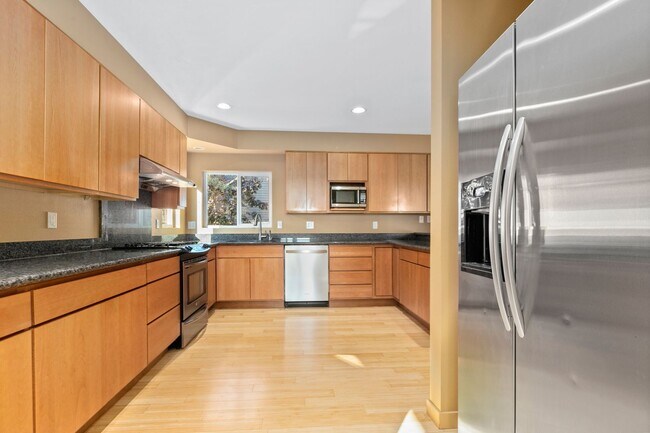 Building Photo - Big Brilliant Greenwood Home: 87th and Linden