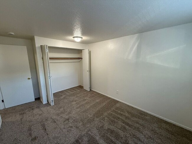 Building Photo - 3820 Iberis St NE