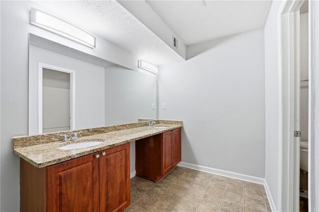 Building Photo - 117 Brittany Ct