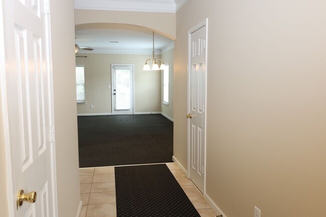 Building Photo - Charming 2-story Townhome