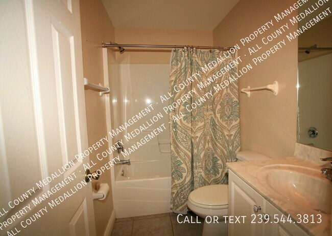 Building Photo - 606 SE 6th Terrace