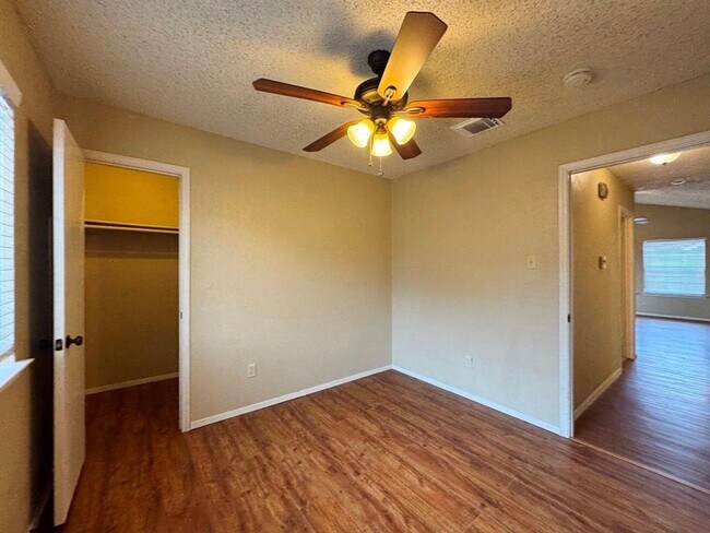 Building Photo - Come see this great single-story home available in Buckingham Estates subdivision!