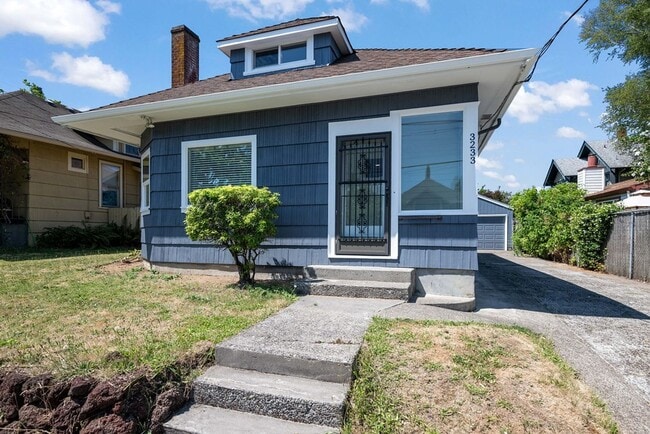 Building Photo - 3233 SE 51st Ave