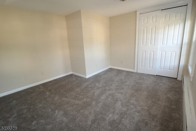 Building Photo - 28 White Meadow Ave