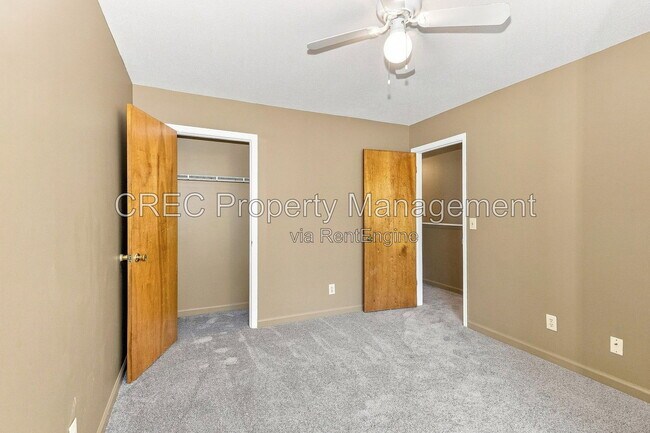 Building Photo - 169 Pine Shadow Dr
