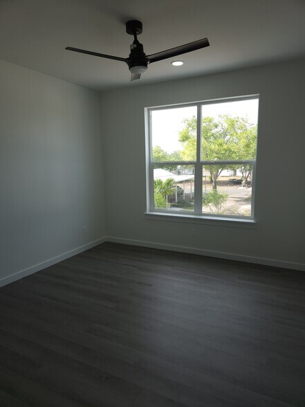 Building Photo - 710 W Seminole Ave