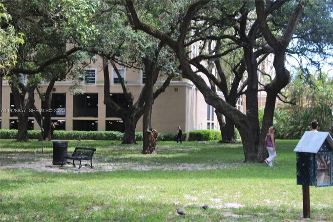 Building Photo - 520 SE 5 Ave