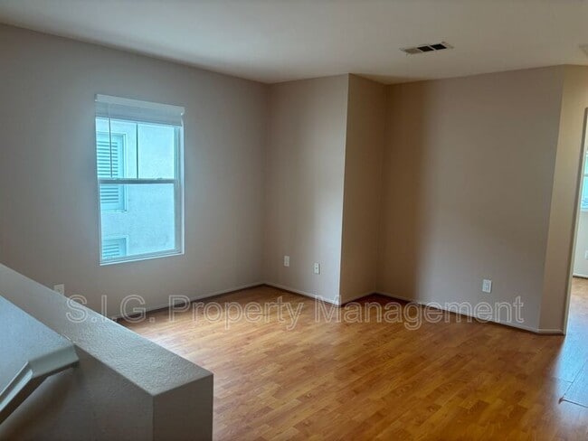 Building Photo - 202 Cancion Way