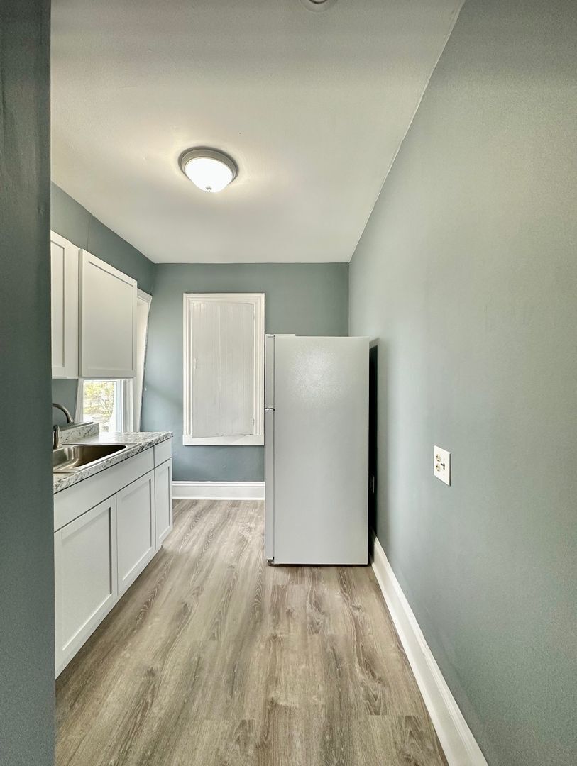 Building Photo - 50 Common St