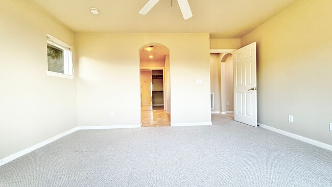 Building Photo - Spacious Four Bedroom Sequoyah Home