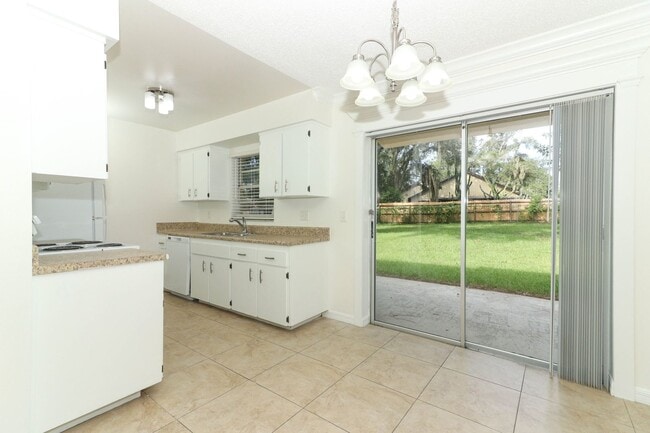 Building Photo - Sanford Home - 3/2 with garage and huge yard