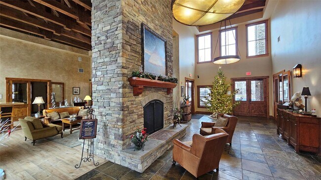 Building Photo - Wonderful Furnished 3 Bedroom & 2 Bathroom...