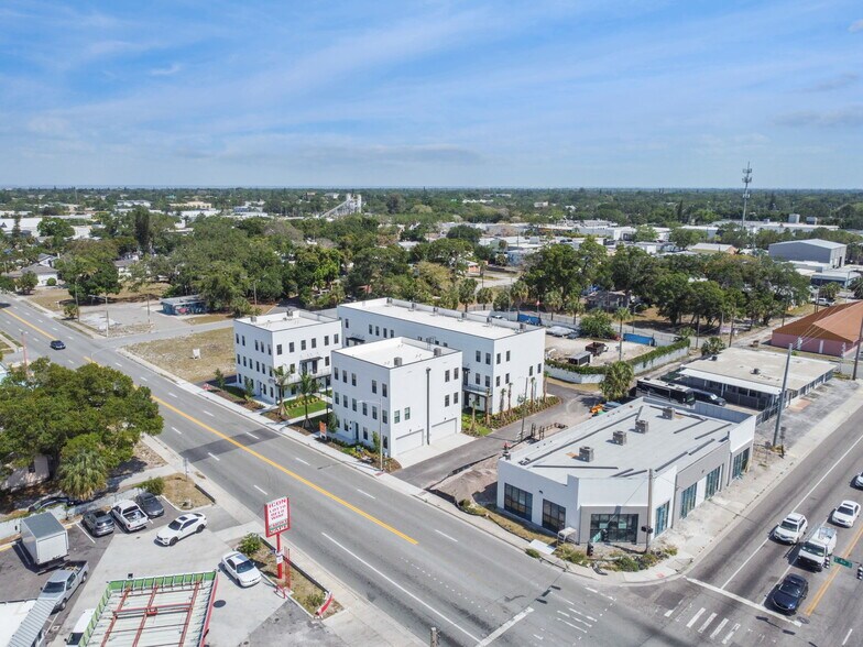 Building Photo - 2758 5th Ave S