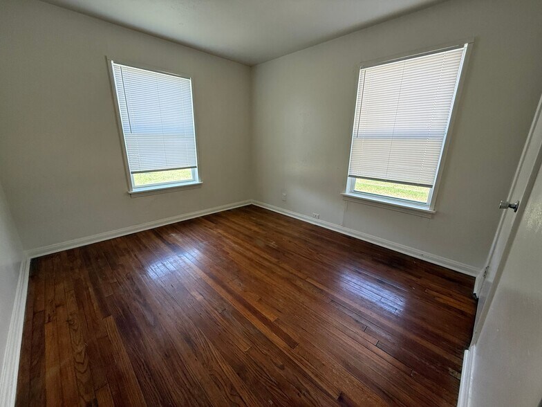 Building Photo - 803 Sissom Rd