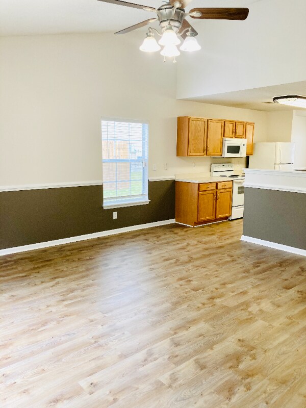 Building Photo - 98 Creek Bend Dr