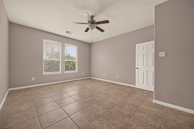 Building Photo - 24906 Clover Ranch Dr