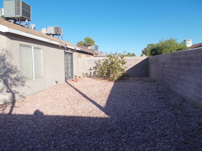 Building Photo - Beautifully Furnished 2-Bedroom 2-Bath Townhome in a Prime Location