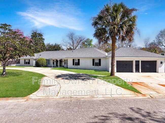 Building Photo - 23 Shadowmoss Pkwy