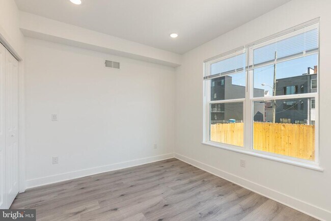 Building Photo - 1423 N 8th St