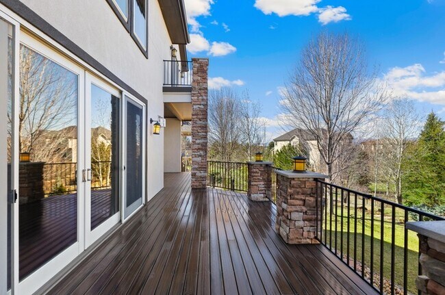 Building Photo - 348 Meadow View Pky