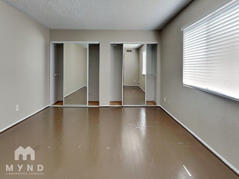 Building Photo - 8343 N 59th Dr