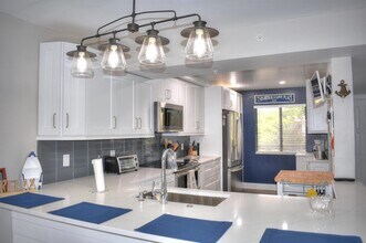 Building Photo - 1301 Cir