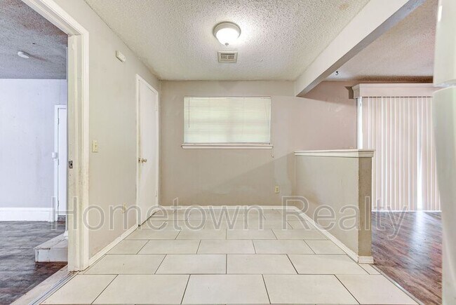 Building Photo - 5216 Creekwood Terrace