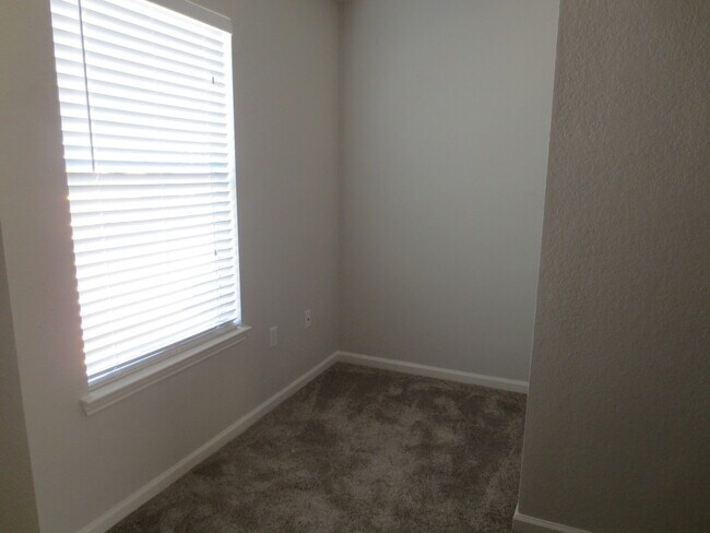 Building Photo - Beautifully Updated 3Bed/2.5Bath Townhouse in the Heart of Destin