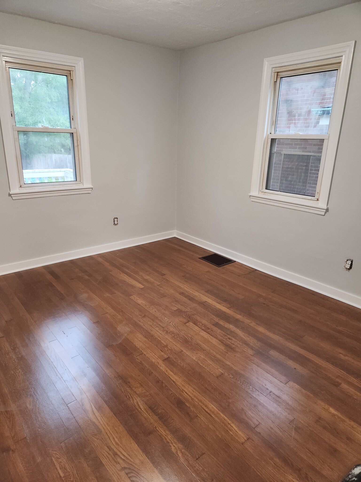Finished wood floors - 905 Benton Ave