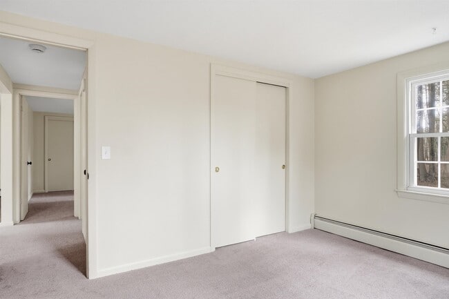 Building Photo - 289 Derry Rd