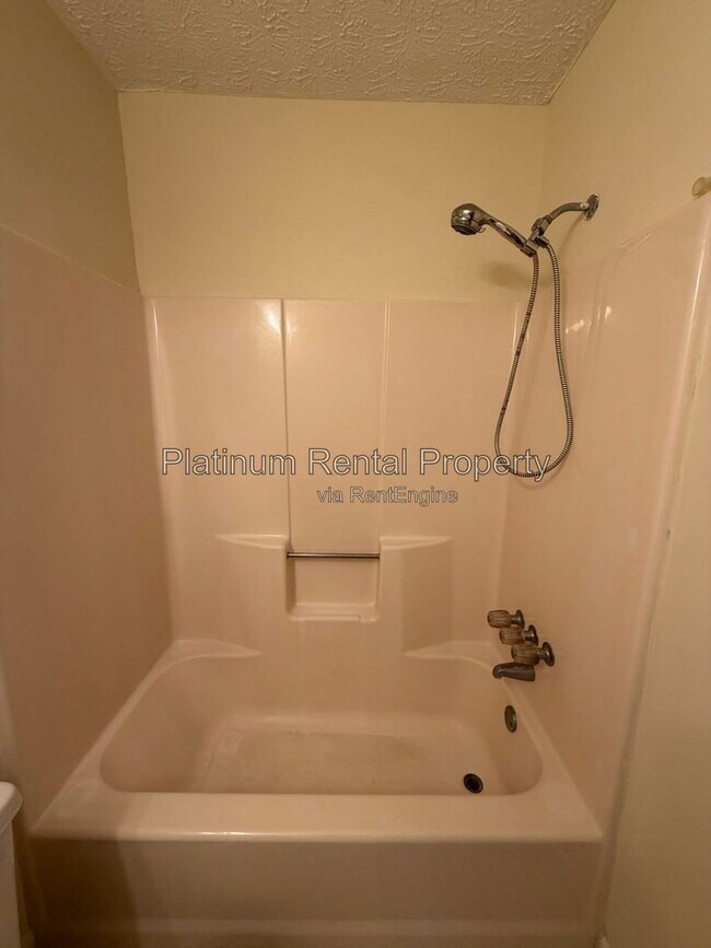 Building Photo - 6533 Meadow Rue Dr