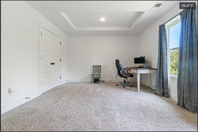 Building Photo - 6643 White Oak Ln