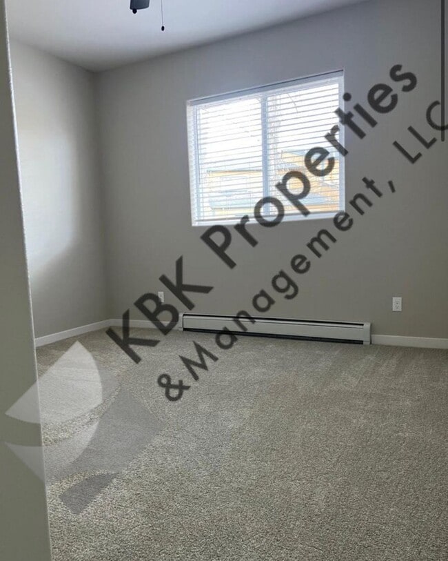 Building Photo - Goyo-910 &amp; 912 Douglas