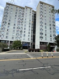 Building Photo - 60 Strawberry Hill Ave
