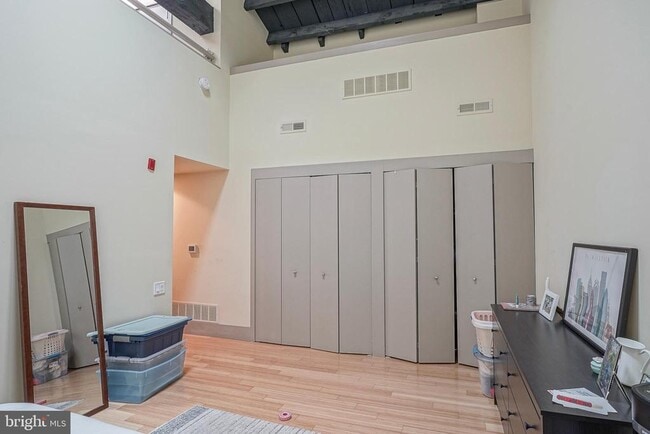 Building Photo - 1136 Titan St