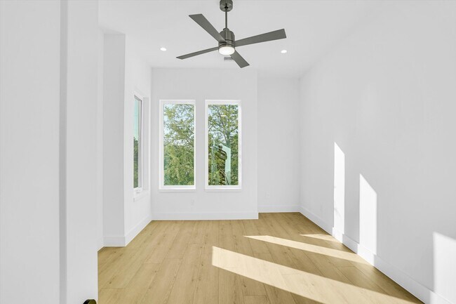 Building Photo - 1703 Nomas St