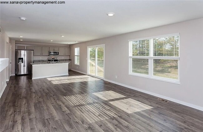 Building Photo - "Ankeny Oasis: Luxurious 4-Bedroom Home with Expansive 3-Car Garage and Secluded Backyard Retreat!"