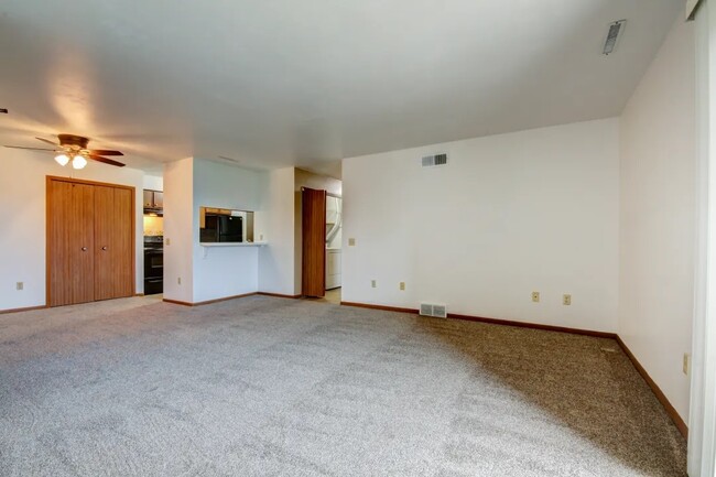 dining room and snack bar - 203 W Parry St