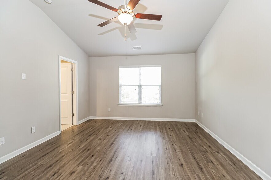 Building Photo - 1325 State Rd 2842