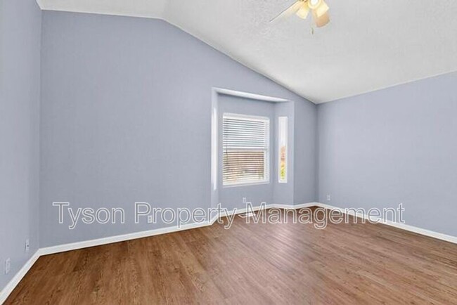 Building Photo - 5801 Day Dreamer Rd NW