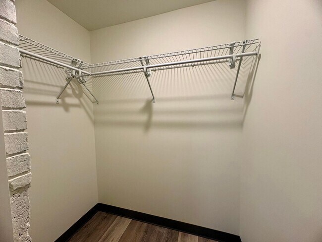 Building Photo - 202 S Lawrence St