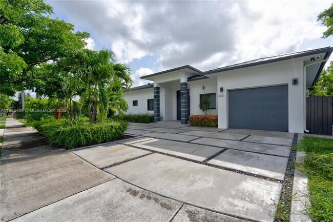 Building Photo - 2521 SW 105th Ave