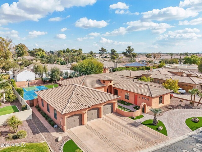 Building Photo - 351 N Cloverfield Cir