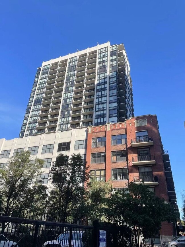 Building Photo - 210 S Desplaines St