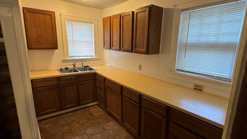 Building Photo - 707 Litchfield N