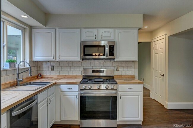 Building Photo - 5335 Picket Dr